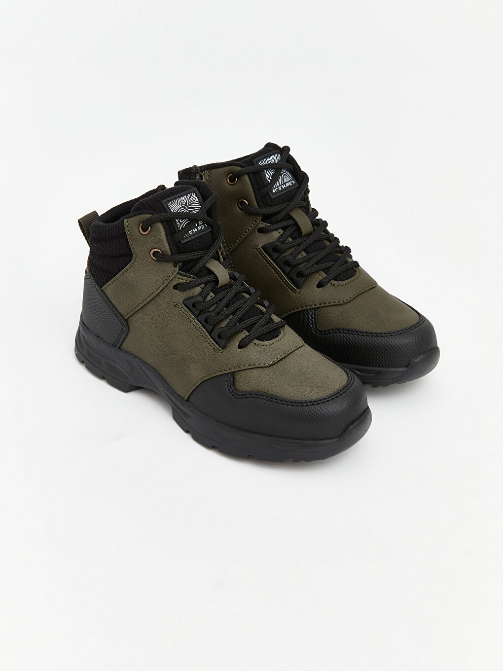 Haki Bağcıklı Erkek Çocuk Bot