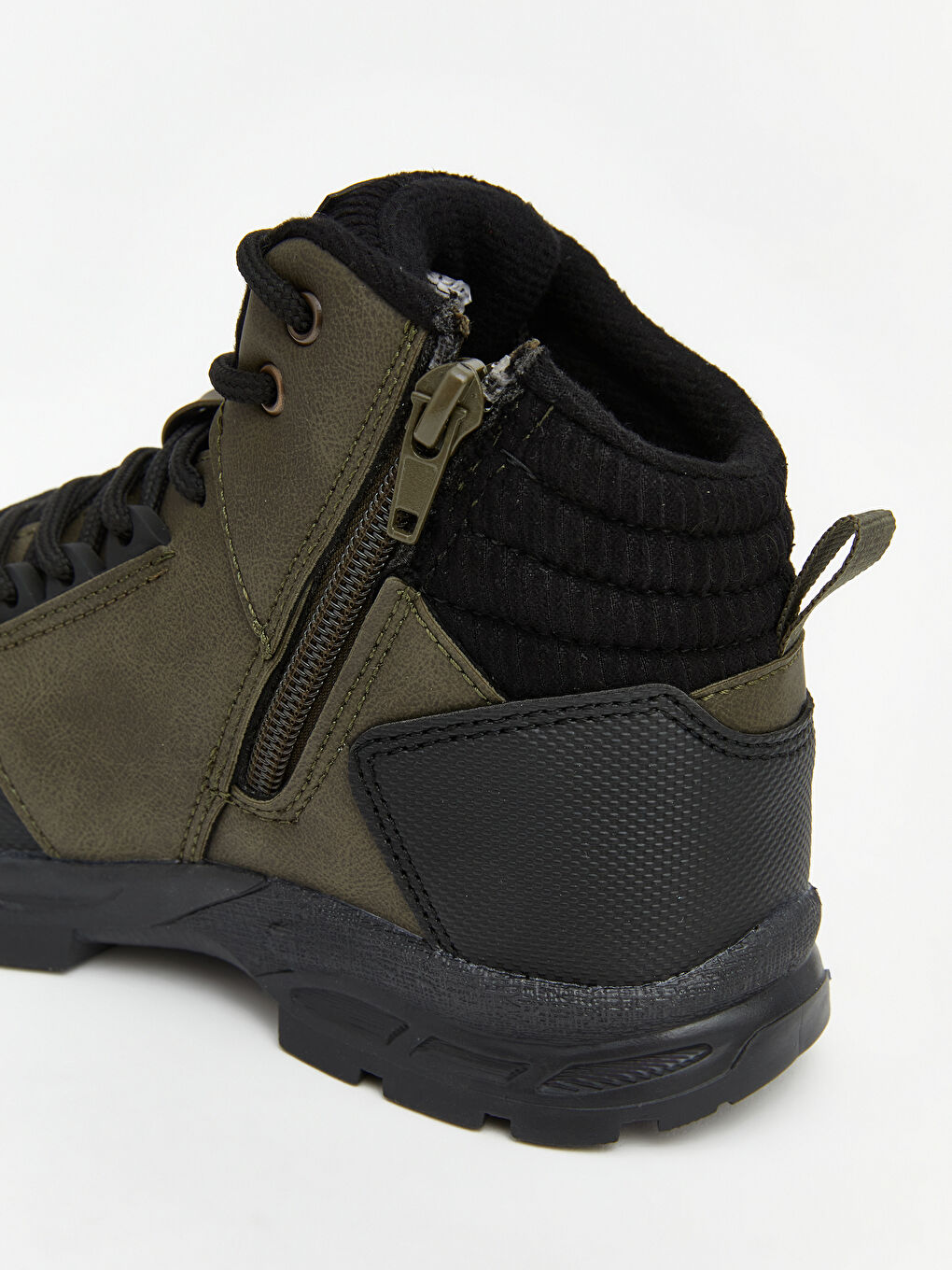 Haki Bağcıklı Erkek Çocuk Bot-4