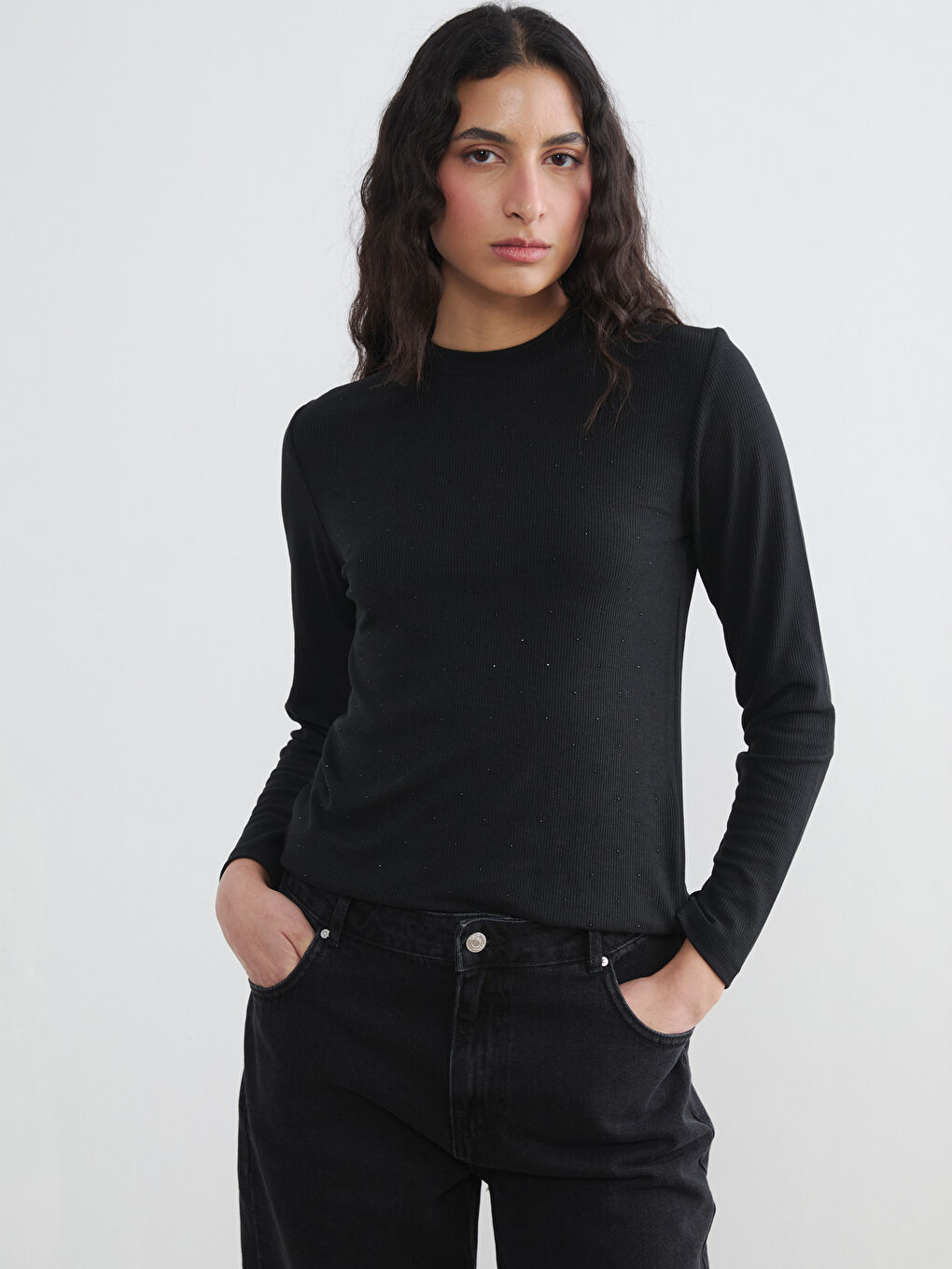 Siyah Bisiklet Yaka Taşlı Kadın Tişört