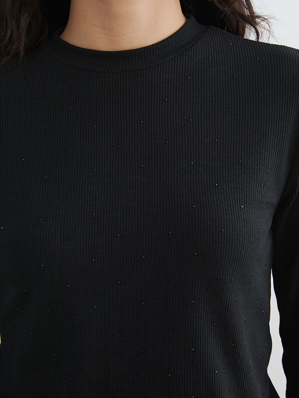 Siyah Bisiklet Yaka Taşlı Kadın Tişört-2