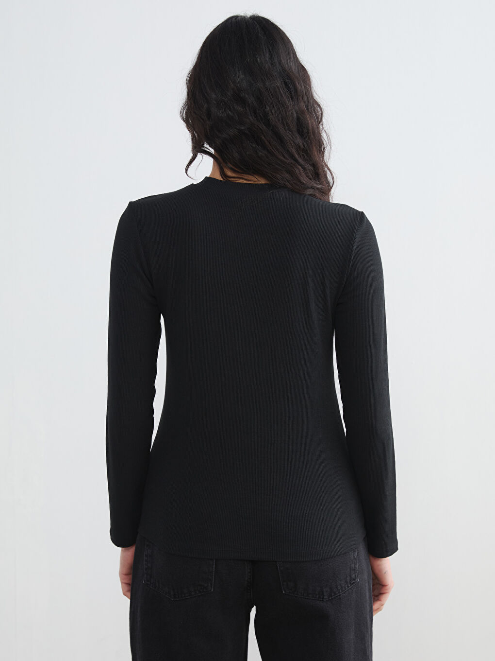 Siyah Bisiklet Yaka Taşlı Kadın Tişört-3