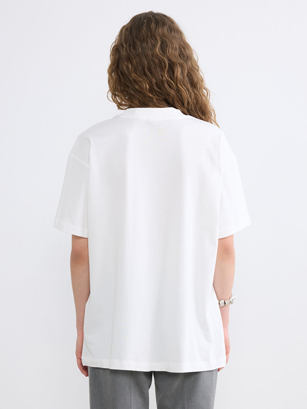 Bluză cu guler rotund brodată cu motive florale-2