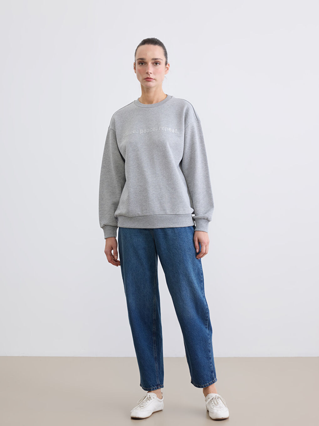 Gri Bisiklet Yaka Baskılı Kadın Kalın Sweatshirt-1