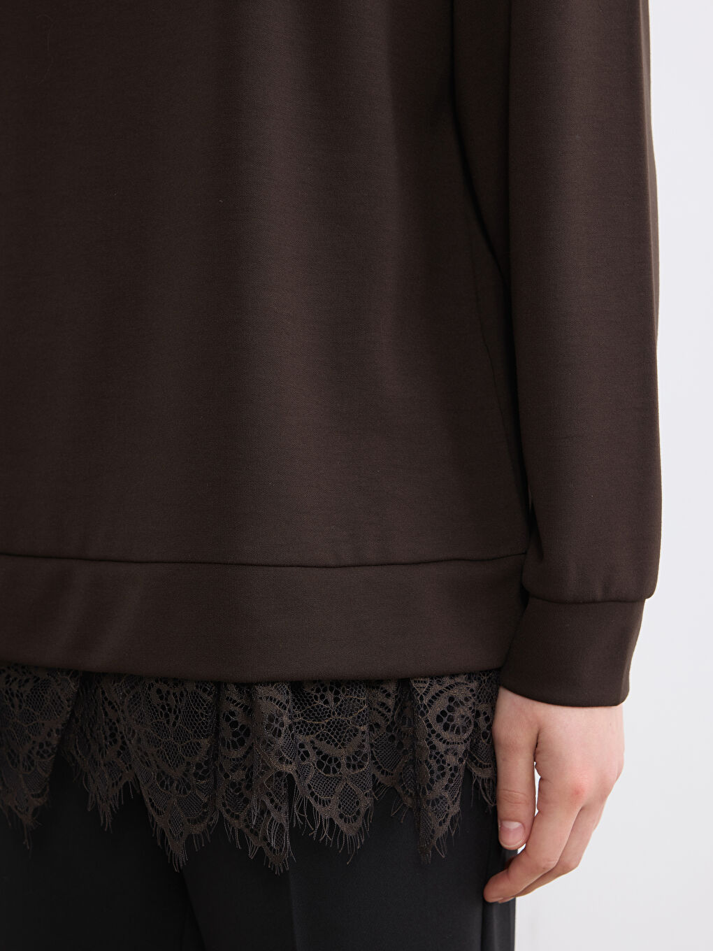 Kahverengi Bisiklet Yaka Dantel Detaylı Kadın Sweatshirt Tunik-2