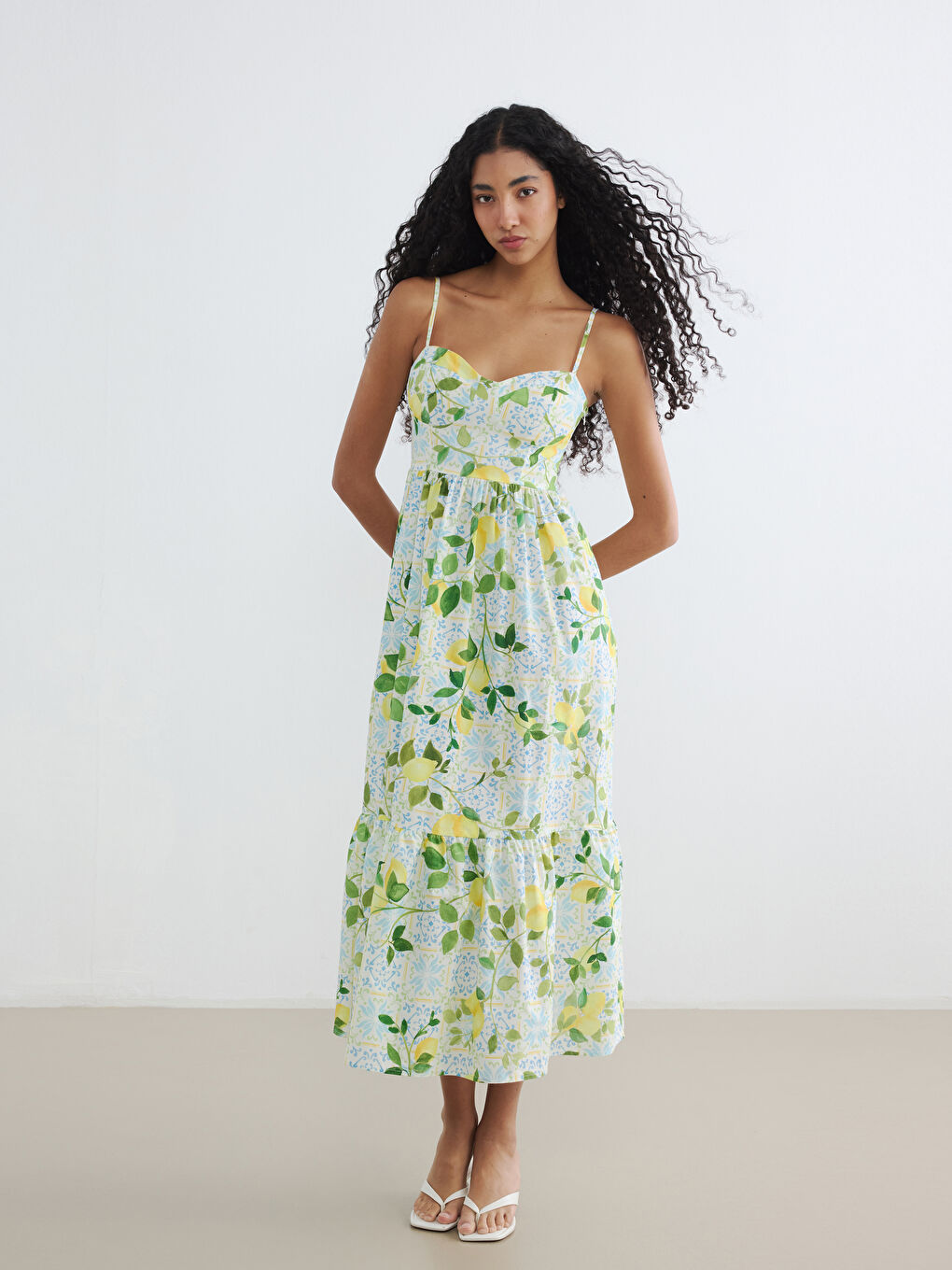 Slojevita haljina sa bretelama sa limun dezenom-1