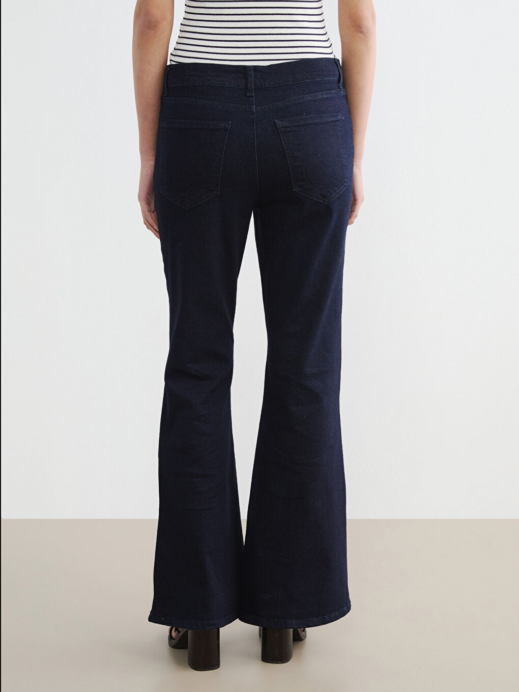 Siyah Yüksek Bel Flare Kadın Jean Pantolon-3