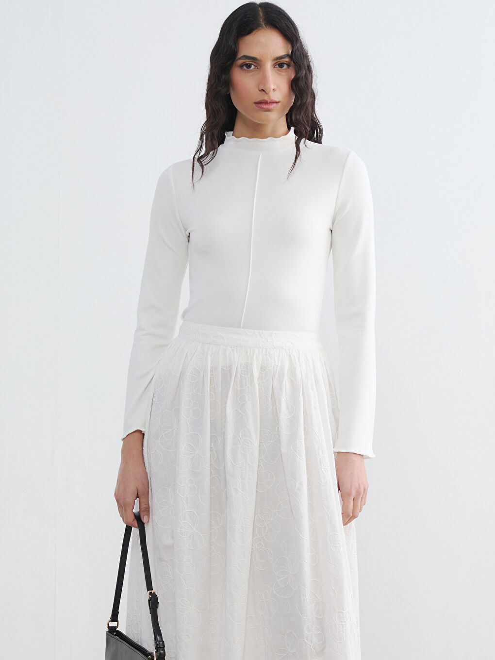 Beyaz Dik Yaka Kadın Body