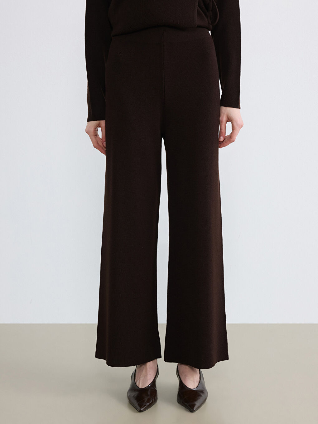 Kahverengi Beli Lastikli Geniş Paça Kadın Triko Pantolon-1