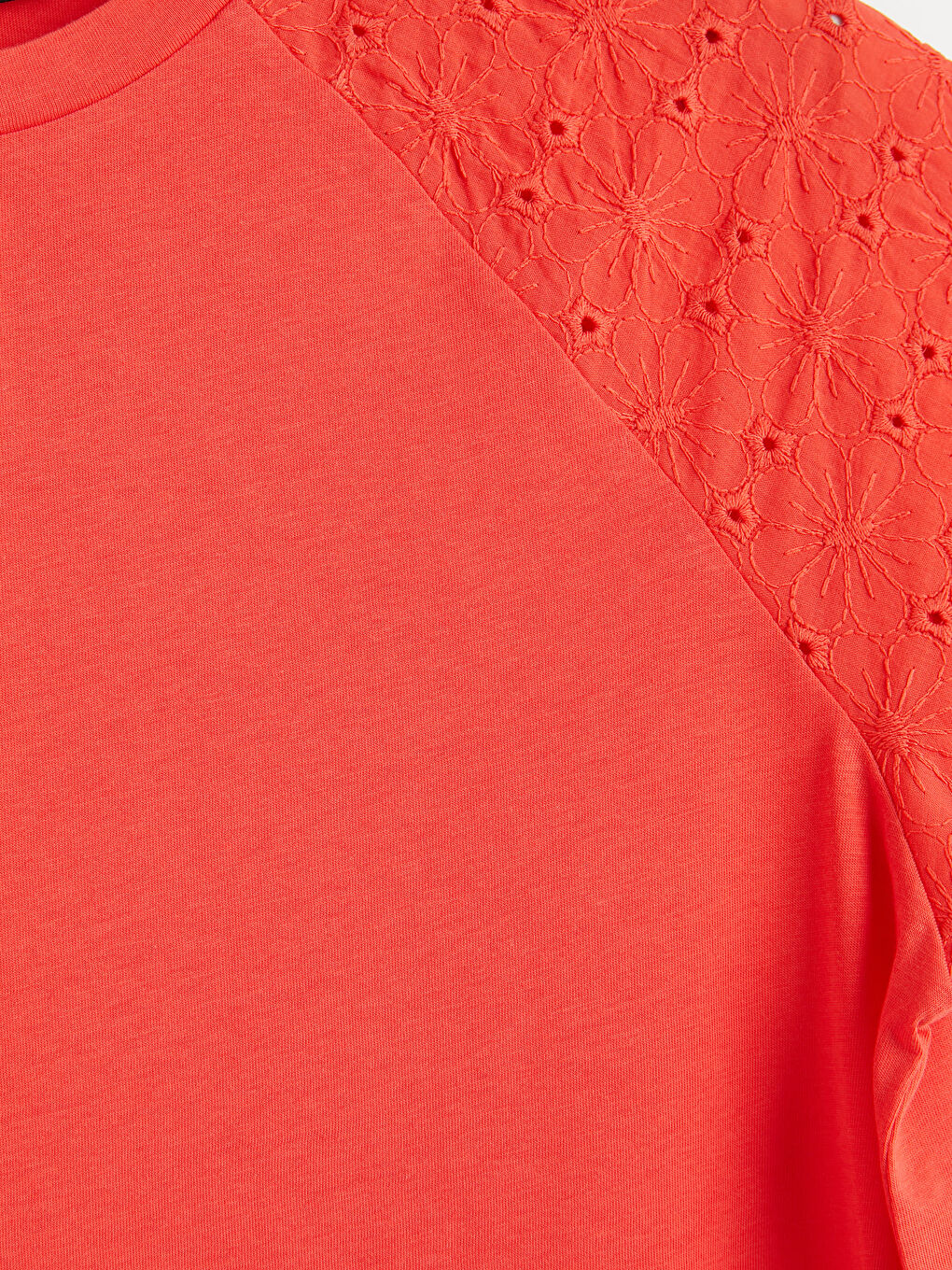 Kırmızı Bisiklet Yaka Nakışlı Kadın Tişört-2