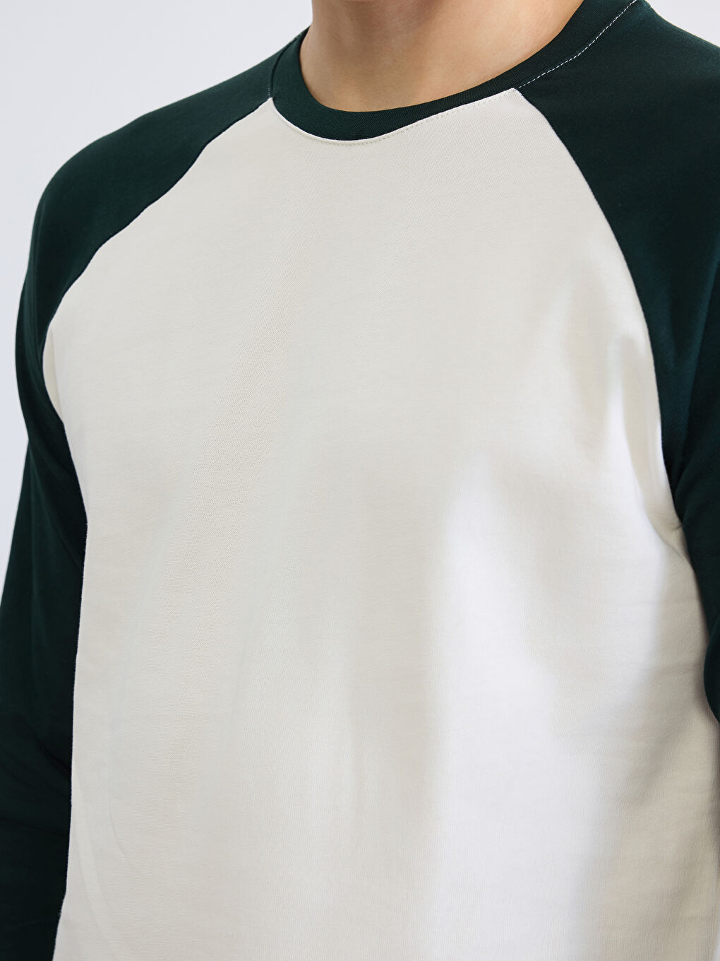Ekru Bisiklet Yaka Uzun Kollu Renk Bloğu Erkek Tişört-2