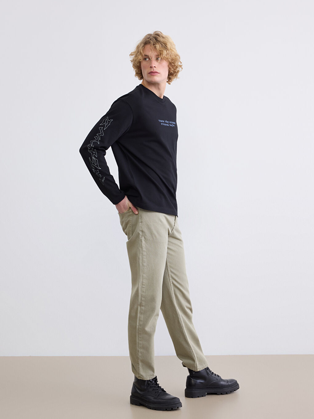 Siyah Bisiklet Yaka Baskılı Erkek Tişört-1