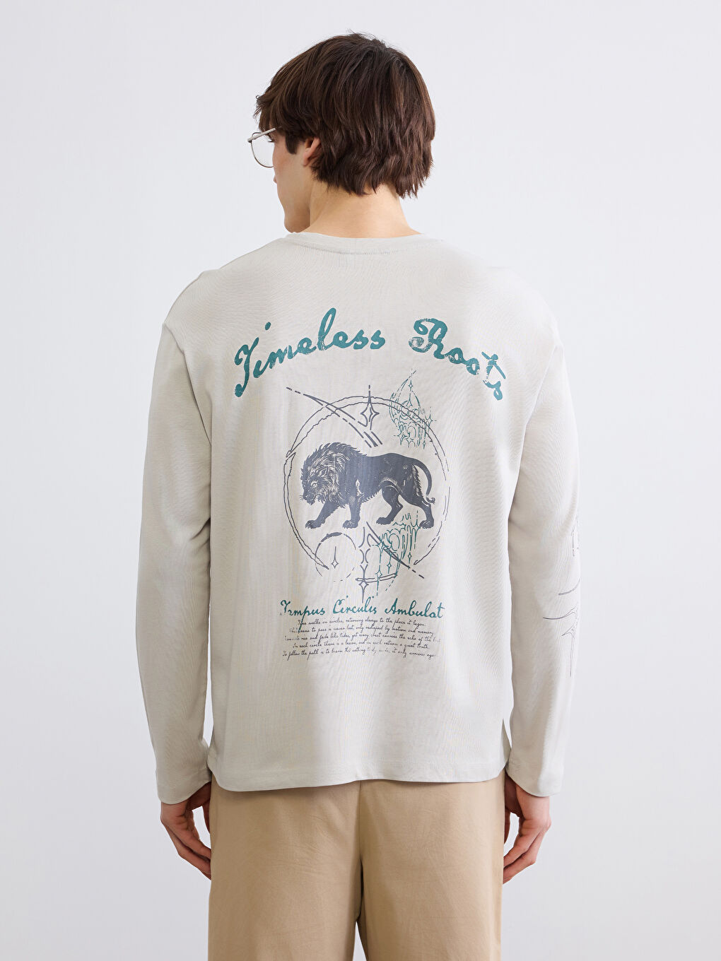 سويت شيرت رجالي بطبعة بياقة دائرية-5