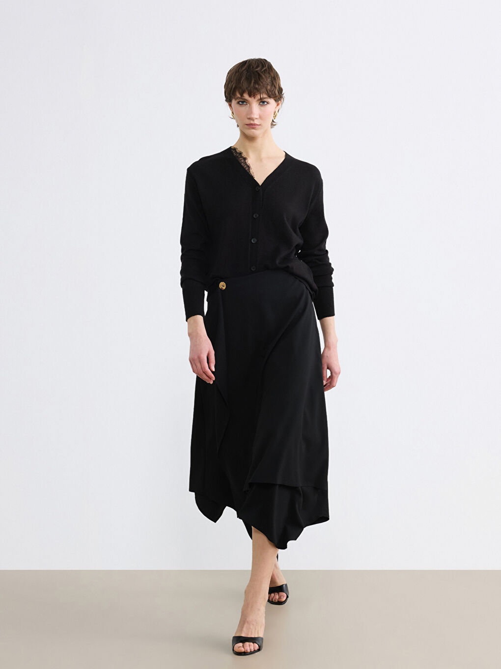 Siyah Yüksek Bel Asimetrik Kesim Etek