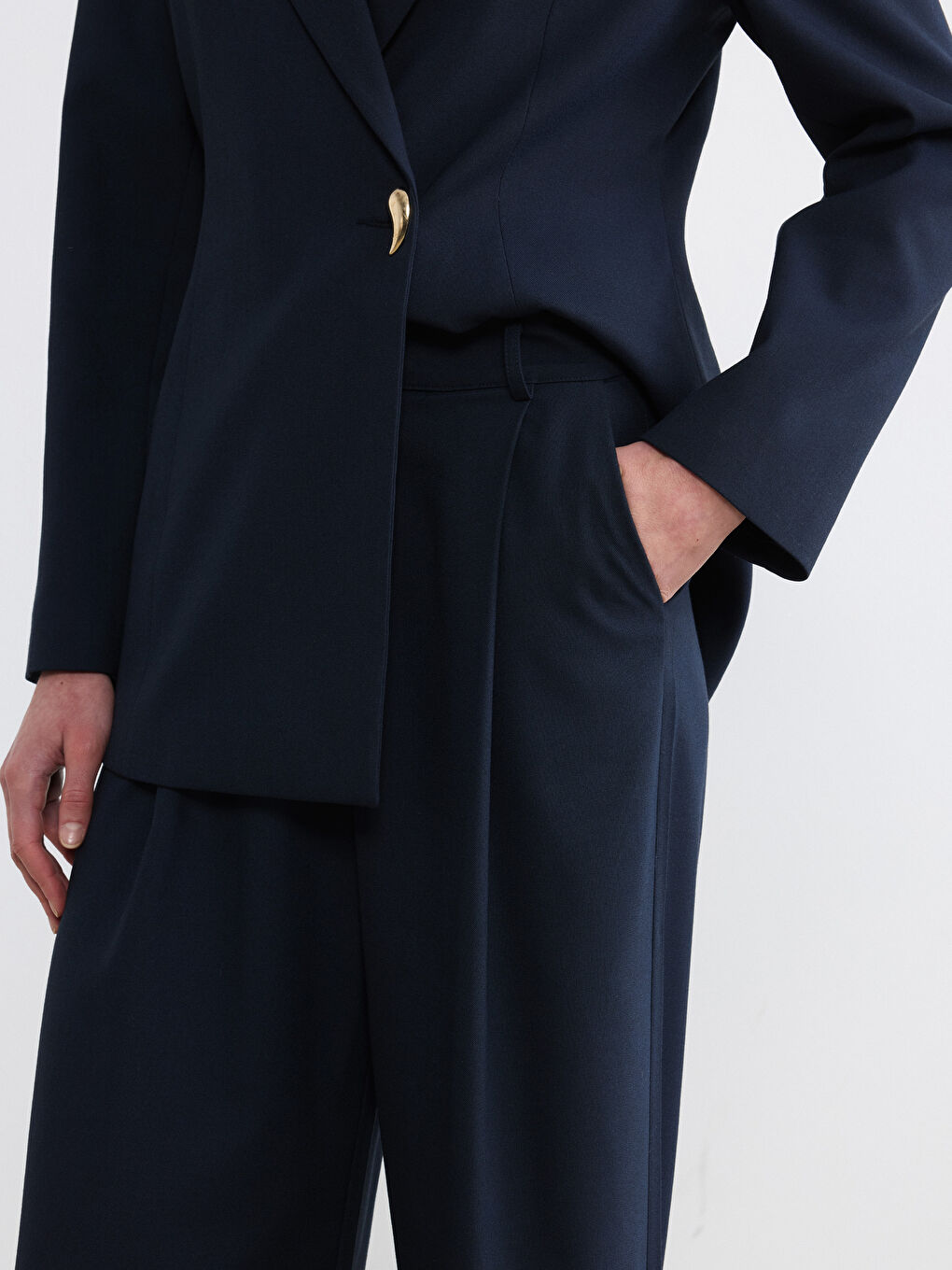 Lacivert Loose Fit Geniş Paça Kadın Pileli Kumaş Pantolon-2