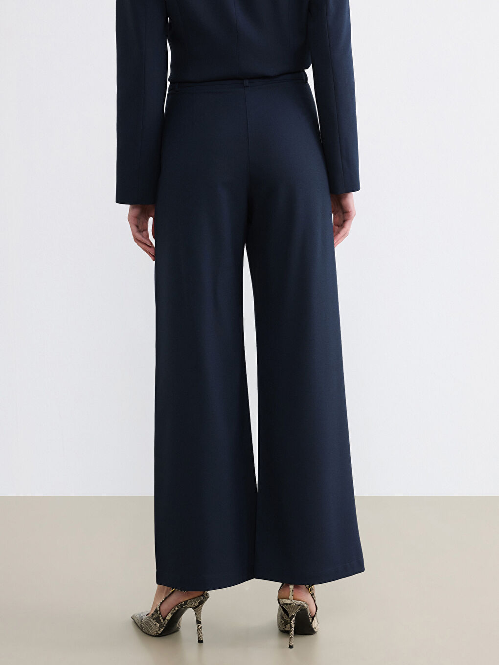 Lacivert Loose Fit Geniş Paça Kadın Pileli Kumaş Pantolon-3