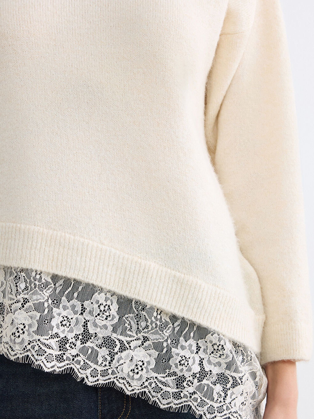سترة تريكو بعنق V بتفاصيل دانتيل-2