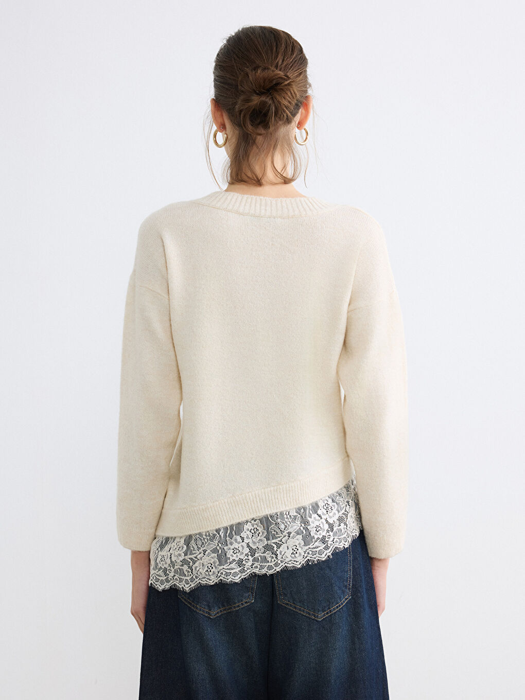 سترة تريكو بعنق V بتفاصيل دانتيل-3