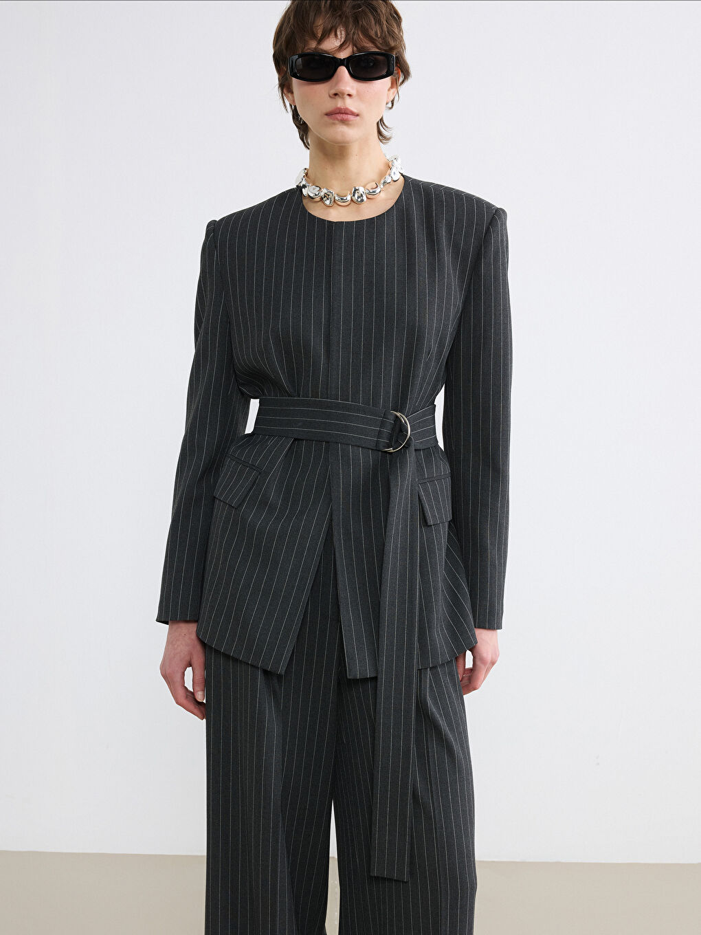 Gri Bisiklet Yaka Çizgili Kemerli Kadın Blazer Ceket