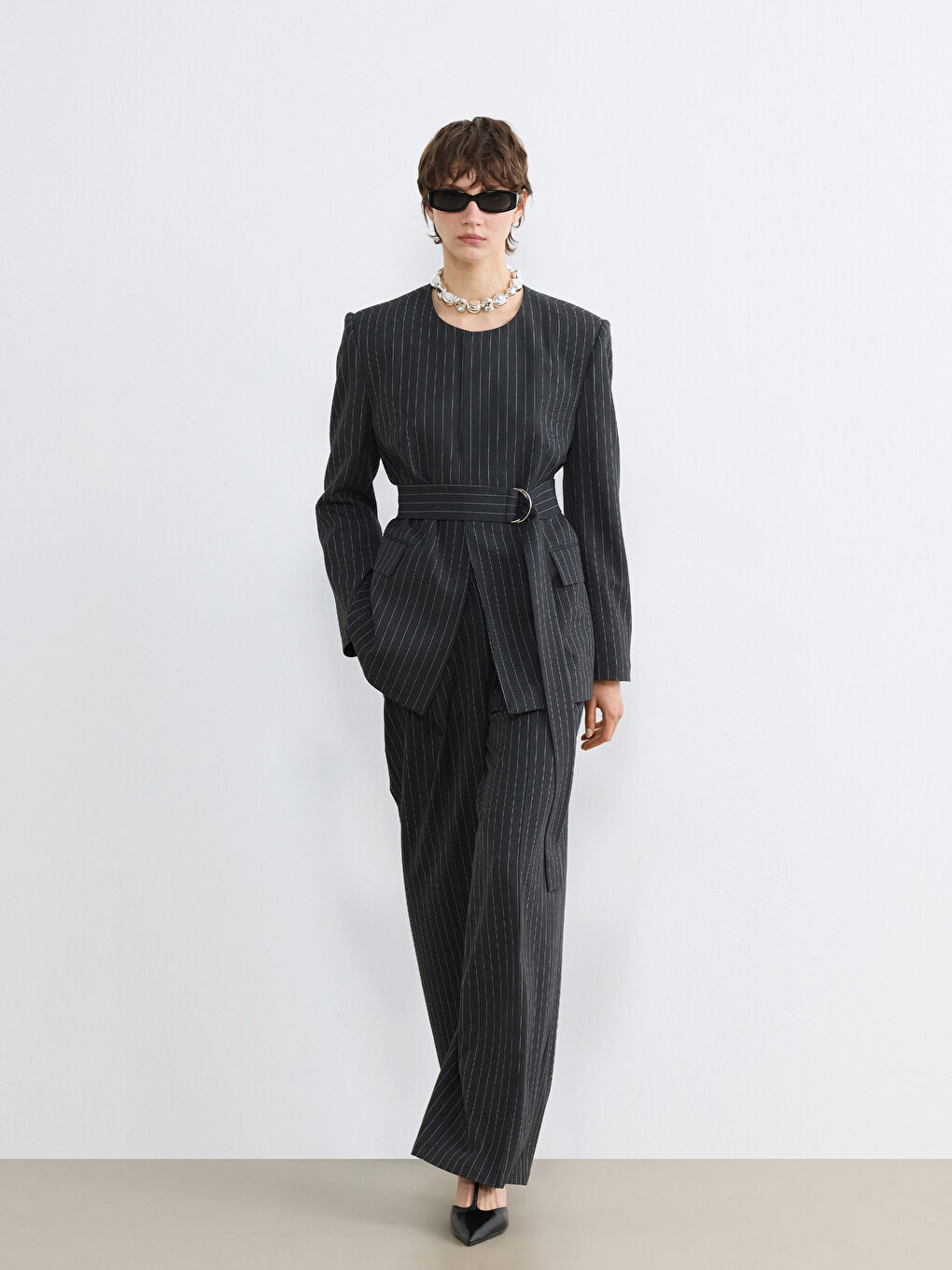 Gri Bisiklet Yaka Çizgili Kemerli Kadın Blazer Ceket-1