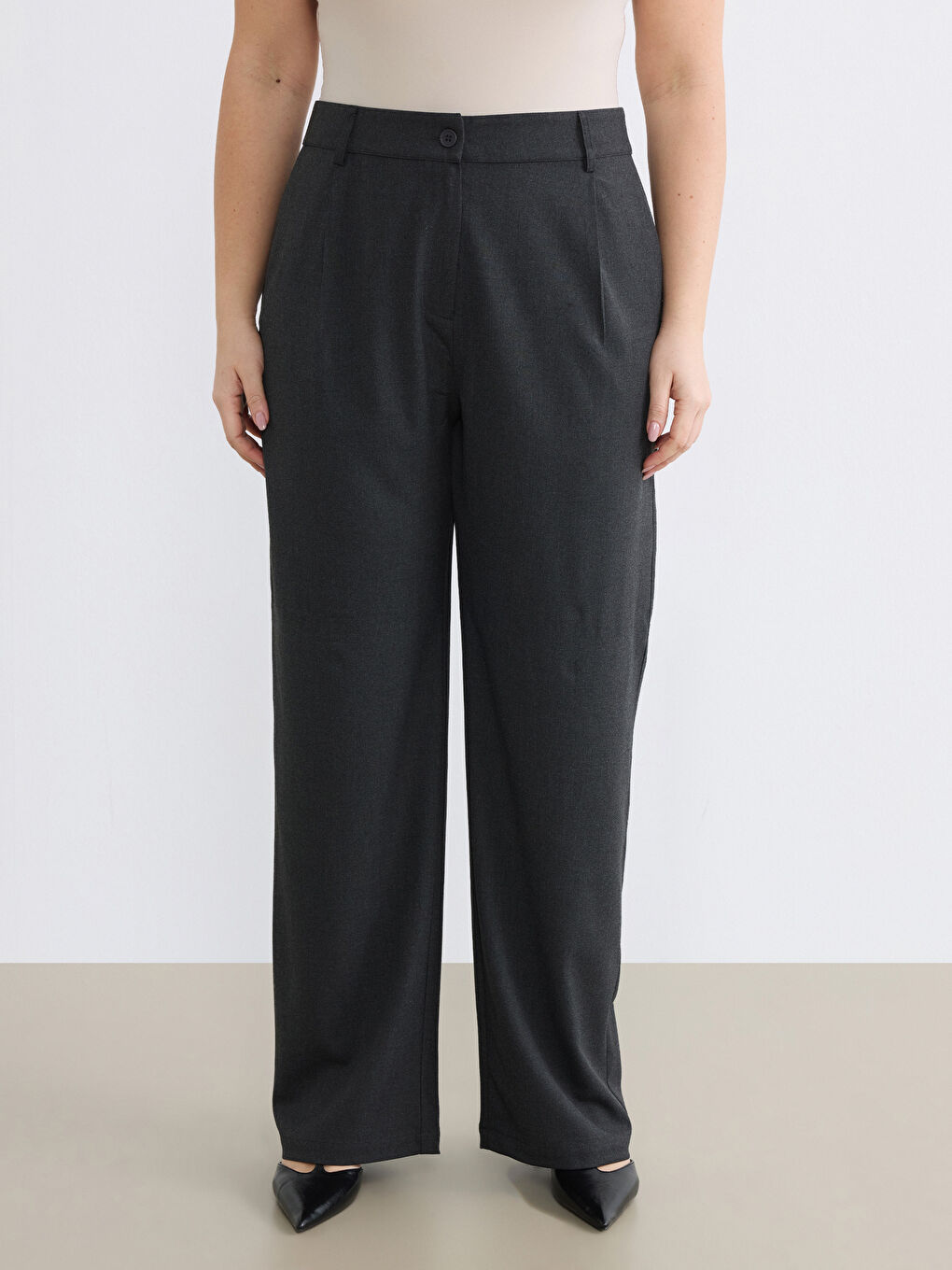 Antrasit Loose Fit Geniş Paça Kadın Pileli Kumaş Pantolon-5