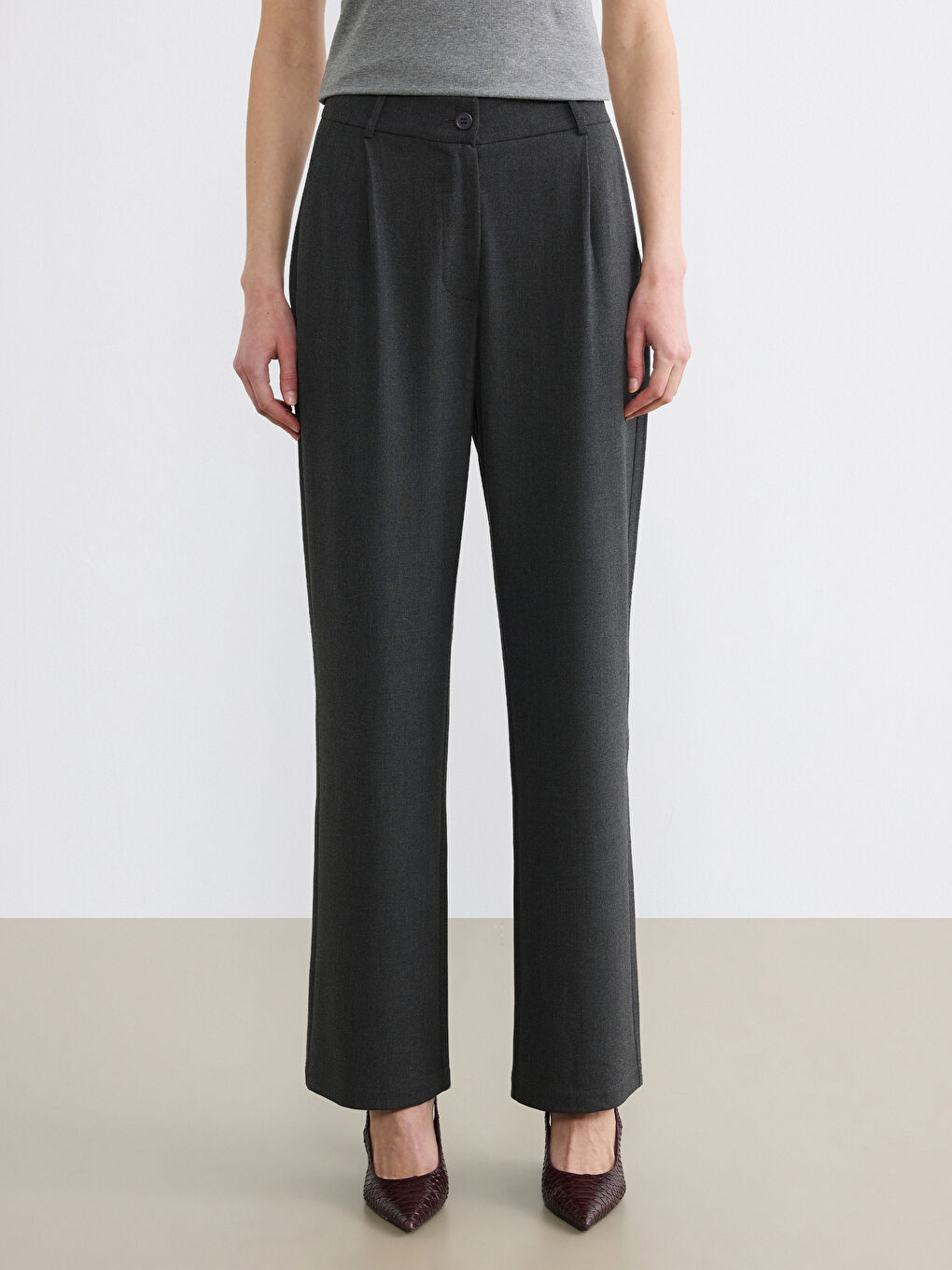 Antrasit Loose Fit Geniş Paça Kadın Pileli Kumaş Pantolon-1