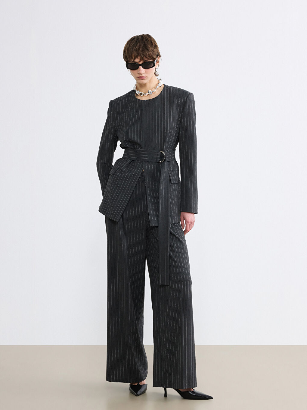 Gri Loose Fit Çizgili Kadın Pileli Kumaş Pantolon