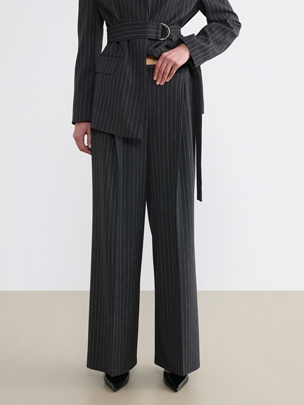 Gri Loose Fit Çizgili Kadın Pileli Kumaş Pantolon-1