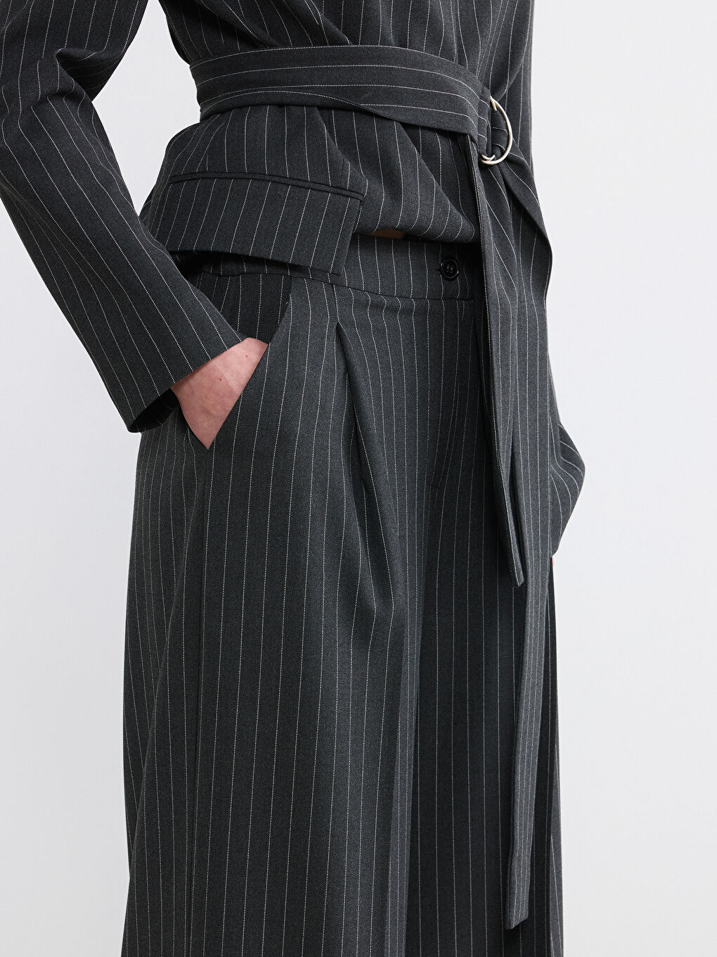 Gri Loose Fit Çizgili Kadın Pileli Kumaş Pantolon-2