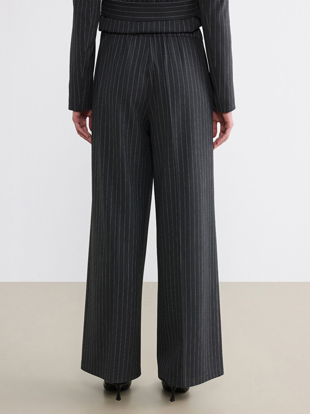 Gri Loose Fit Çizgili Kadın Pileli Kumaş Pantolon-3