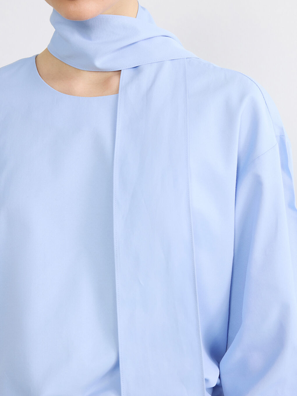 Mavi Bağlamalı Yaka Büzgülü Bluz-3