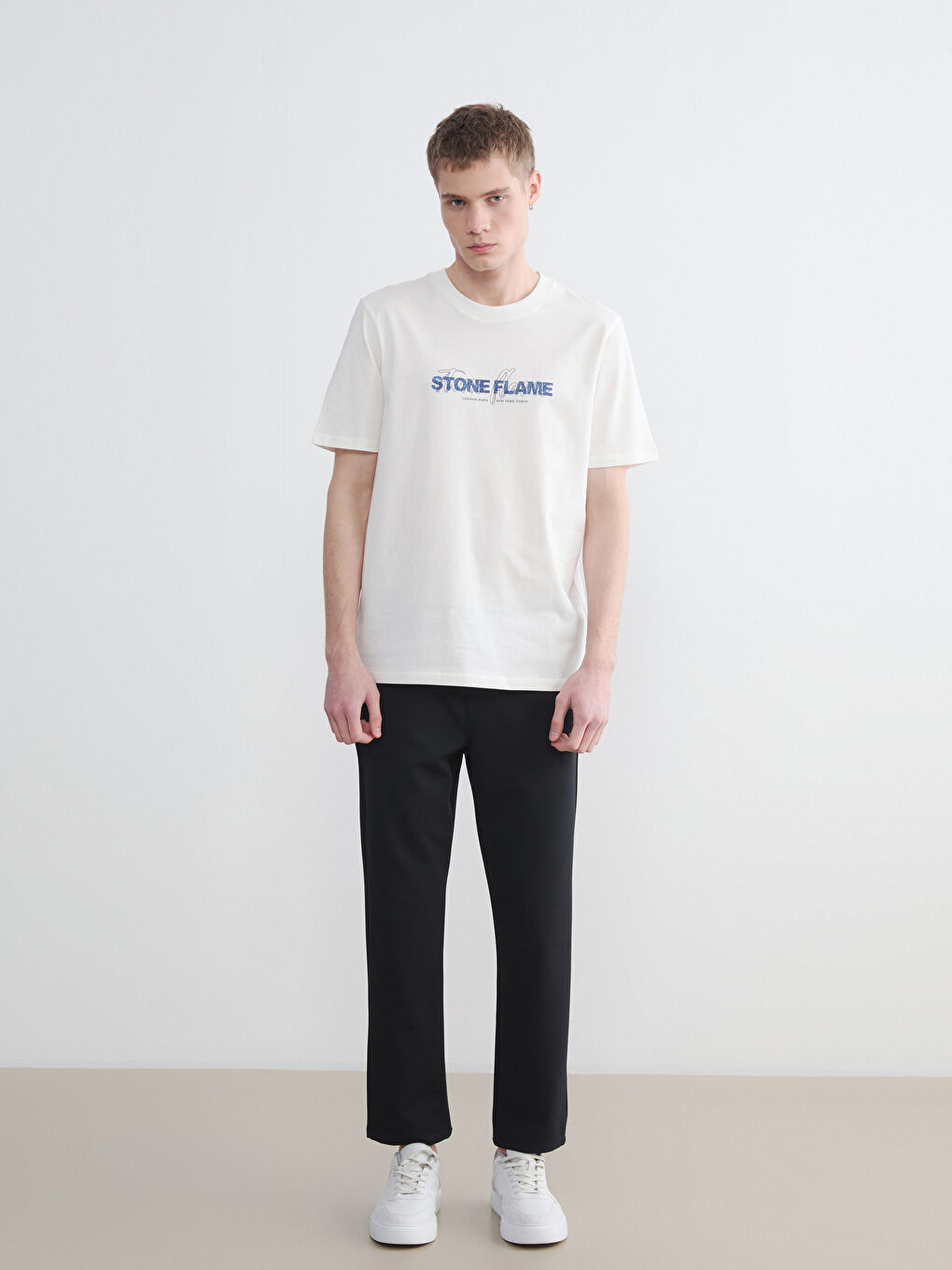 تي شيرت أبيض رجال-1