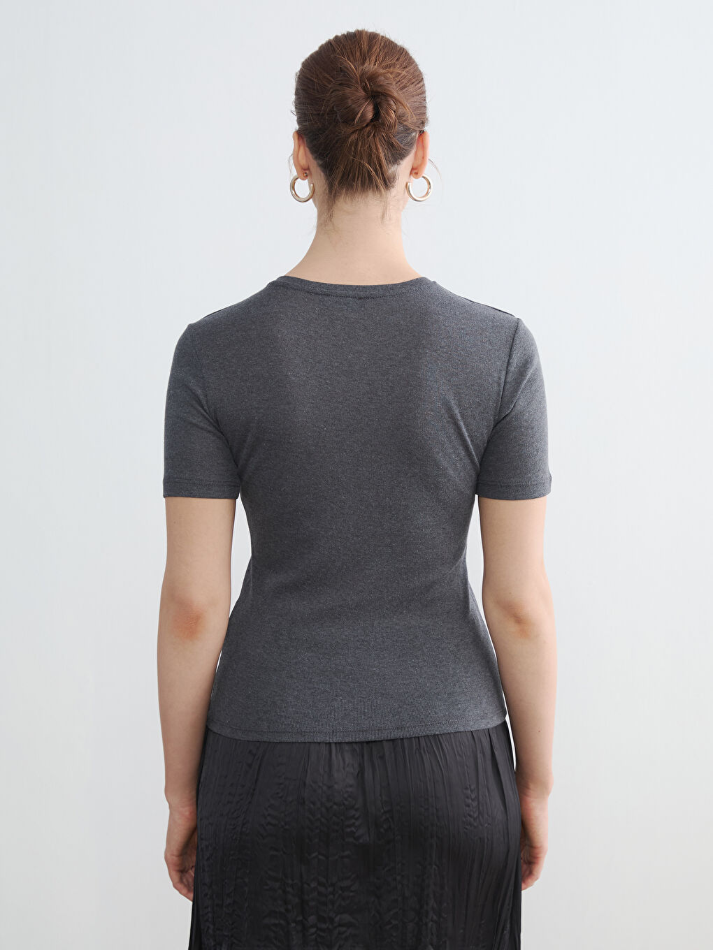 Antrasit Bisiklet Yaka Kadın Tişört-3