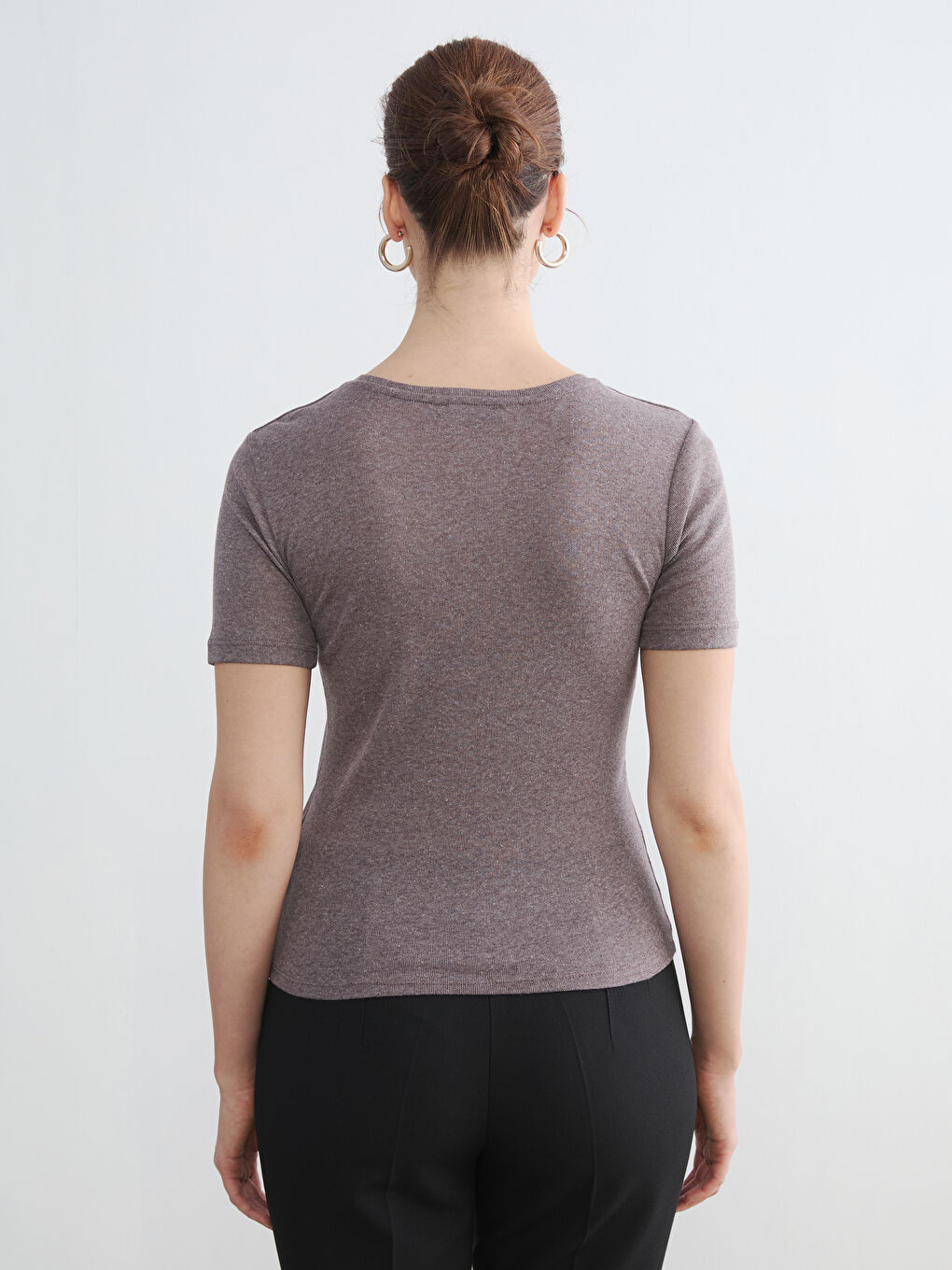 Kahverengi Bisiklet Yaka Kadın Tişört-3