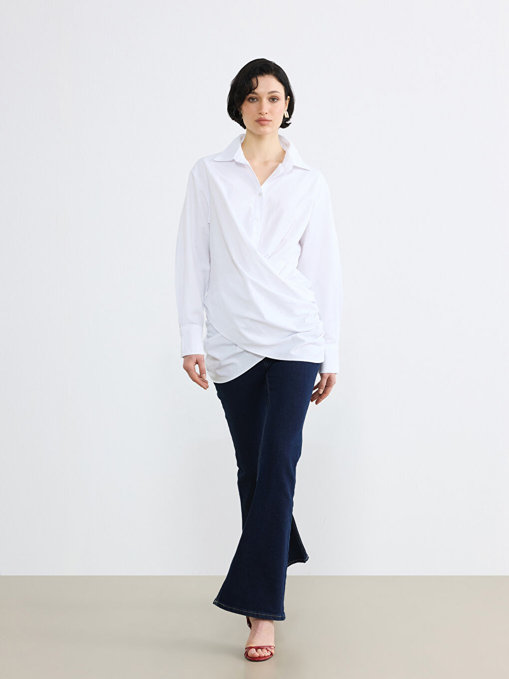 Beyaz Gömlek Yaka Büzgülü Bluz-1