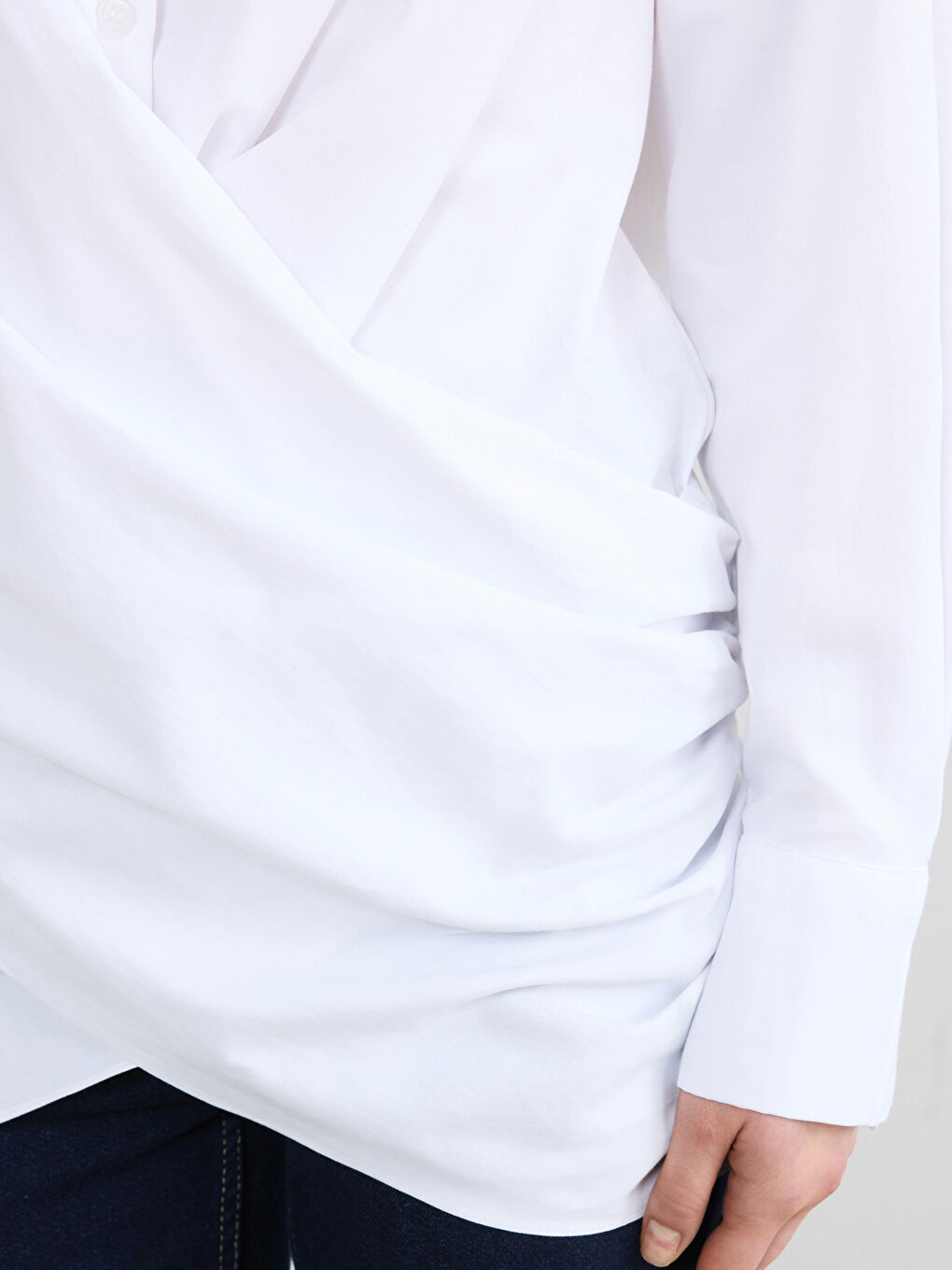 Beyaz Gömlek Yaka Büzgülü Bluz-2