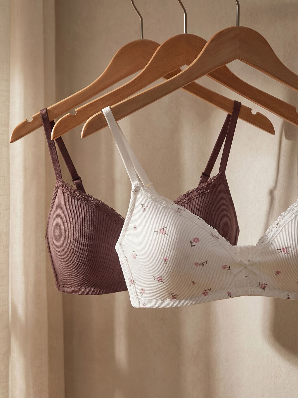 Ženski brushalter bez žice, bez postave, cvetni, trouglasti, pakovanje od 2 komada