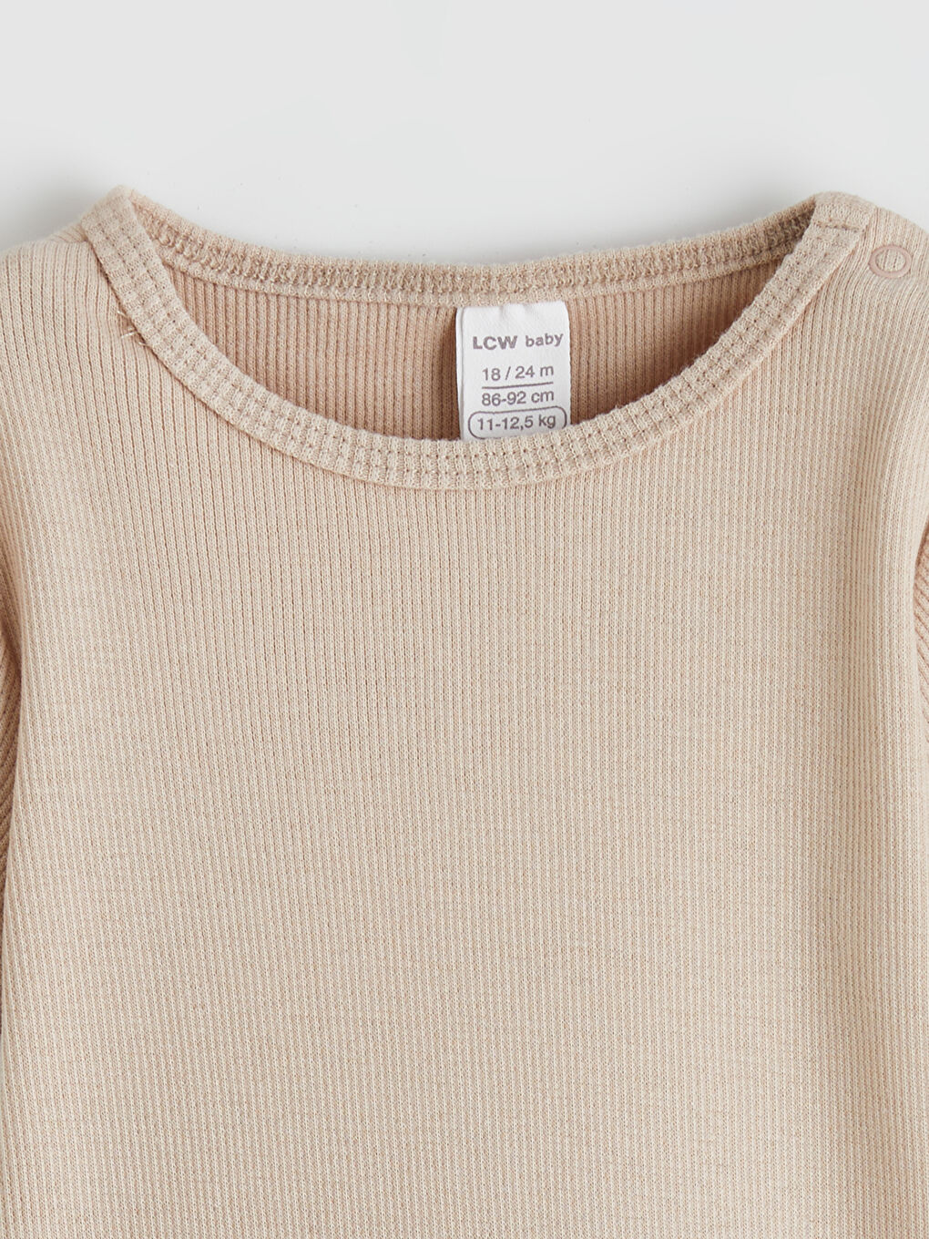 Dva komada bodija za bebe dečake sa okruglim izrezom i kopčanjem na dugmad.-7