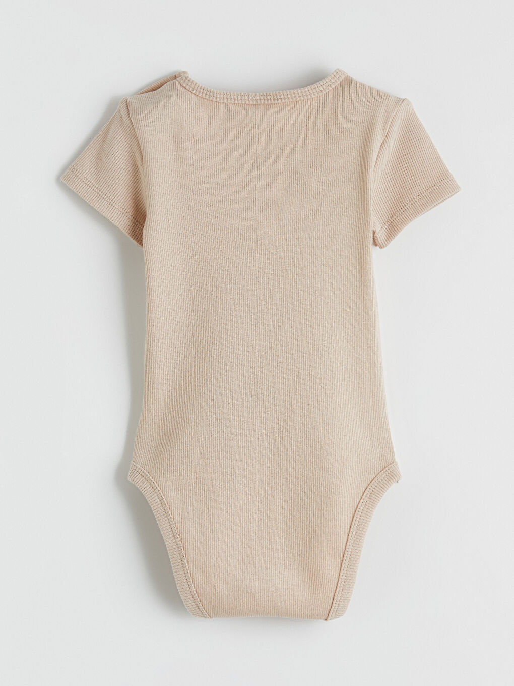 Dva komada bodija za bebe dečake sa okruglim izrezom i kopčanjem na dugmad.-8