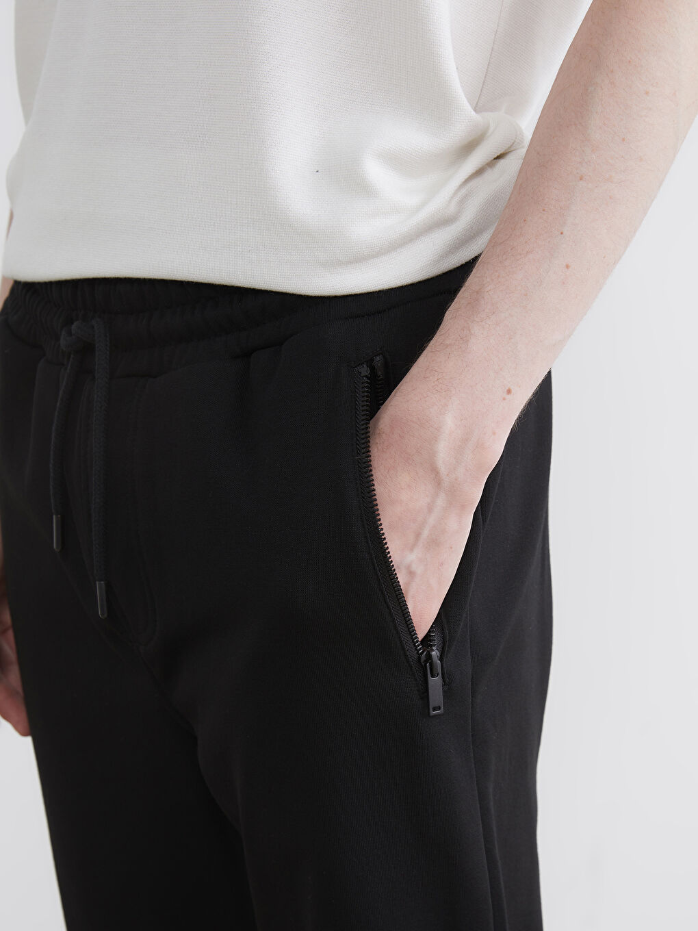 Siyah Standart Kalıp Erkek Jogger Eşofman Altı-2
