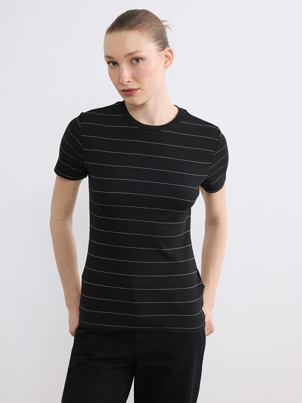 Siyah Bisiklet Yaka Çizgili Kadın Tişört