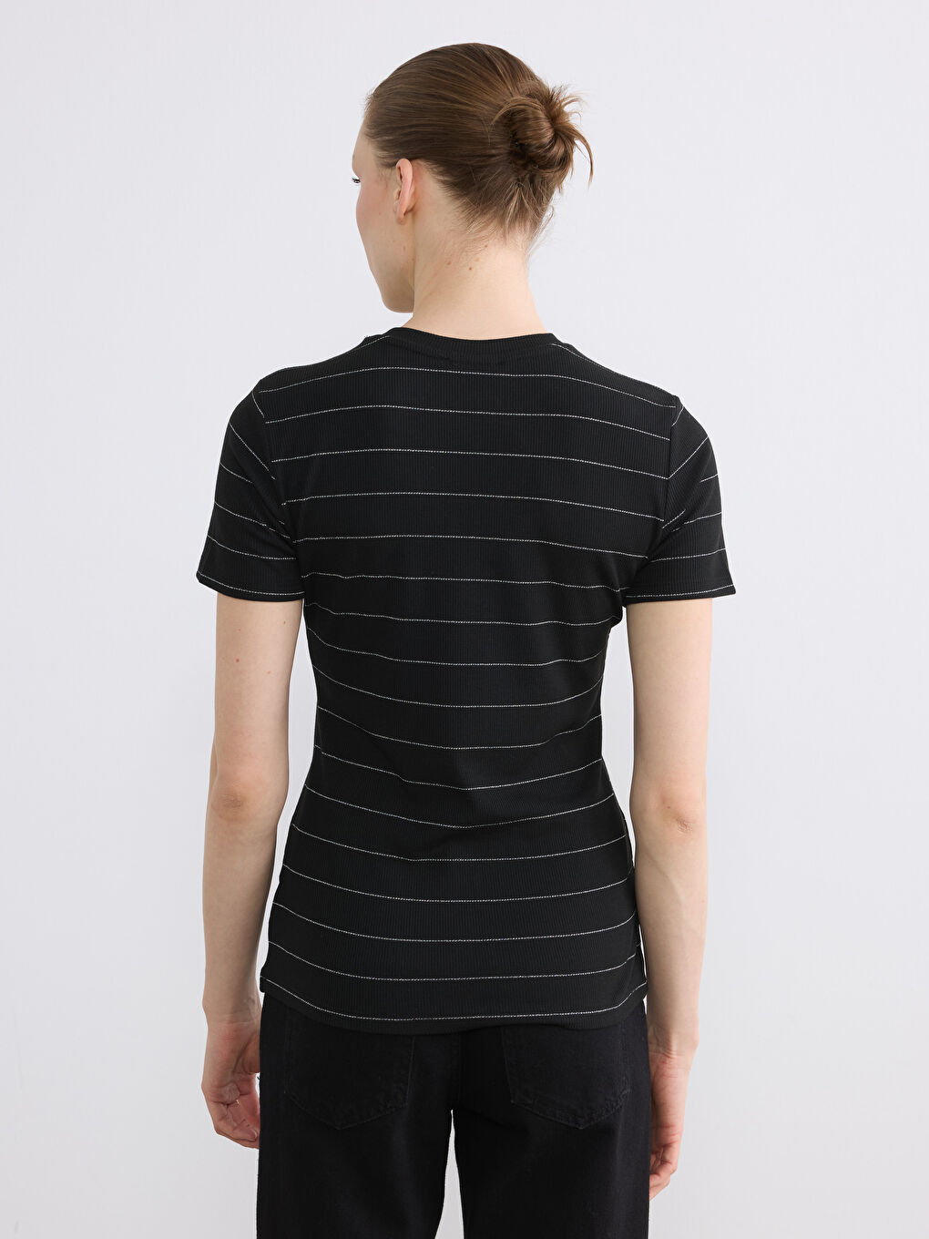 Siyah Bisiklet Yaka Çizgili Kadın Tişört-3