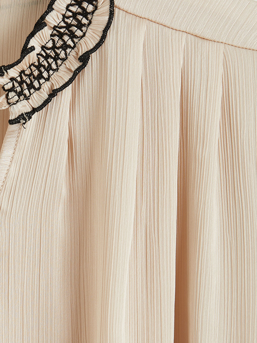 Bej Bağlamalı Yaka Nakışlı Fırfırlı Saten Bluz-6