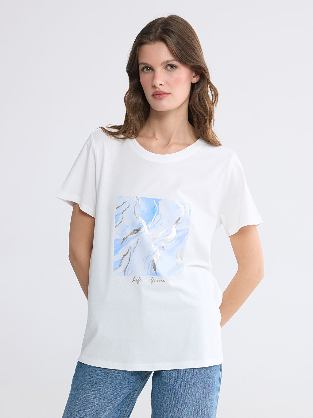 Beyaz Bisiklet Yaka Baskılı Kadın Tişört