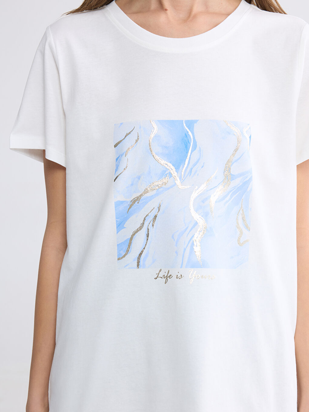 Beyaz Bisiklet Yaka Baskılı Kadın Tişört-2