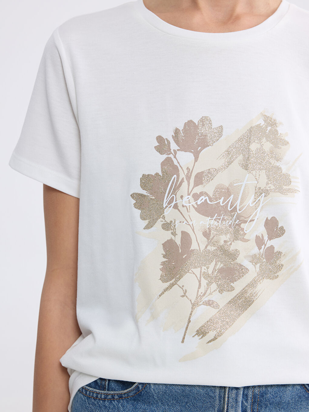 Beyaz Bisiklet Yaka Baskılı Kadın Tişört-2