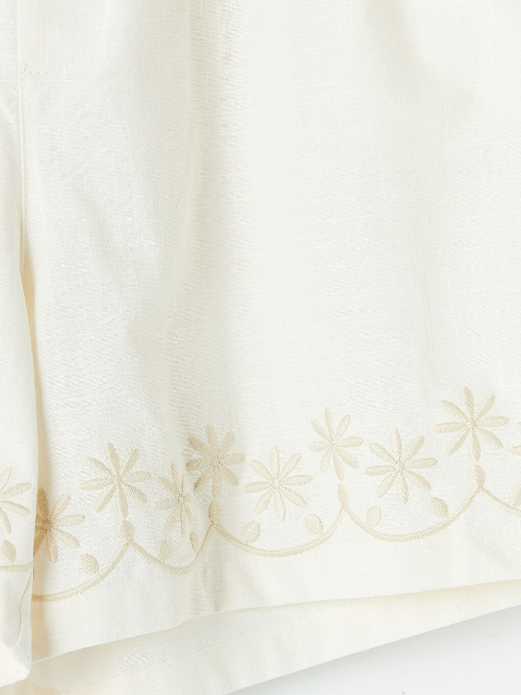 Ekru Kız Çocuk Nakışlı Şort-2