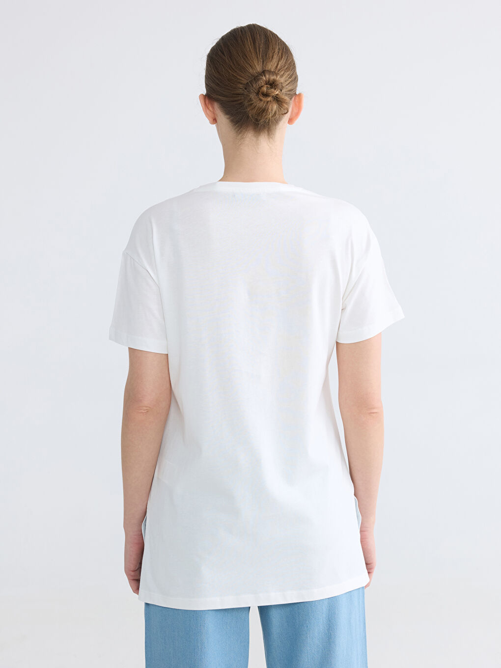 Beyaz Bisiklet Yaka Baskılı Kadın Tişört-3