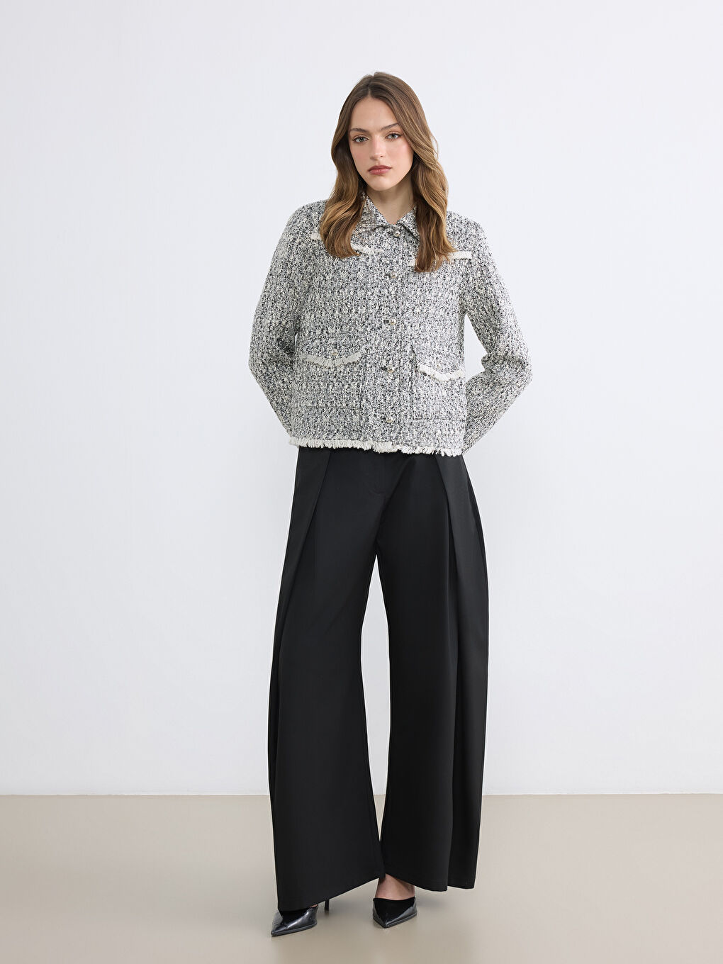 Beyaz Gömlek Yaka Kadın Tüvit Ceket-1