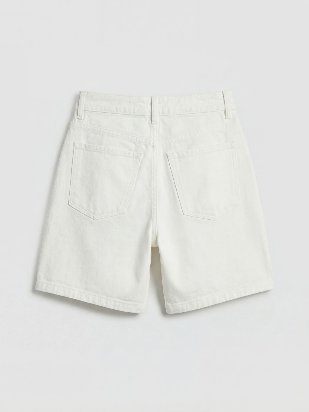 Beyaz Regular Fit Kadın Jean Şort-5