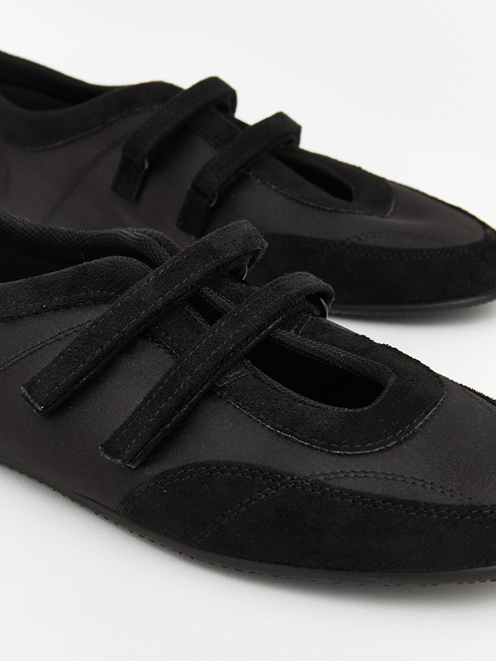 Siyah Cırt Cırtlı Kadın Babet-2